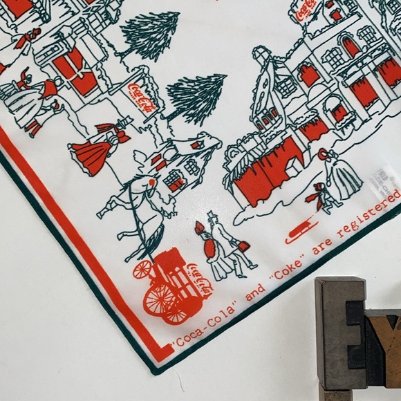 🆕RARE Vintage 1977 Coca-Cola Christmas Poly-Crepe-De-Chine Square Scarf - Picture 4 of 8